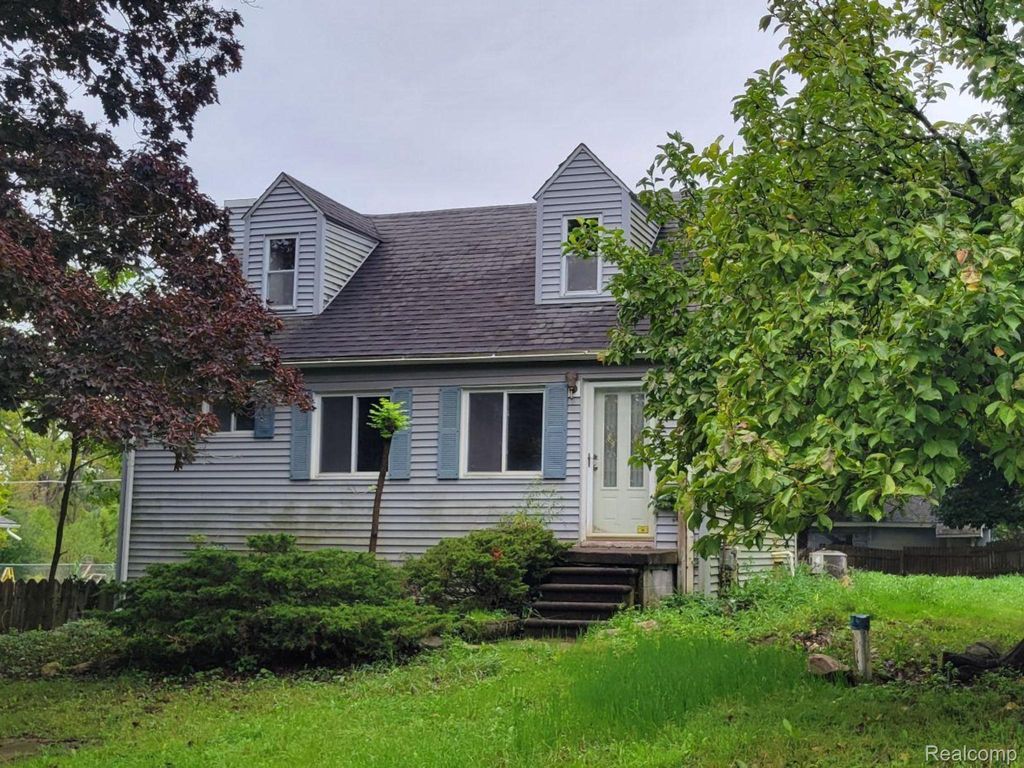 28391 Rollcrest Road, Farmington Hills