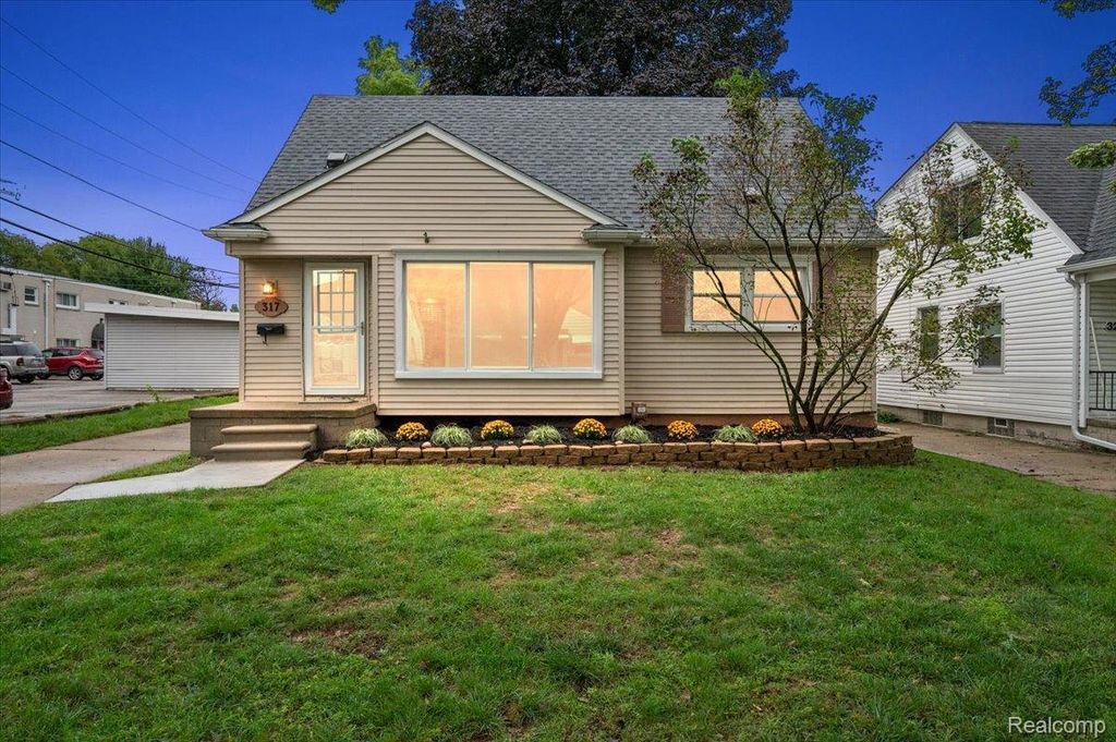 317 Walnut Avenue, Royal Oak
