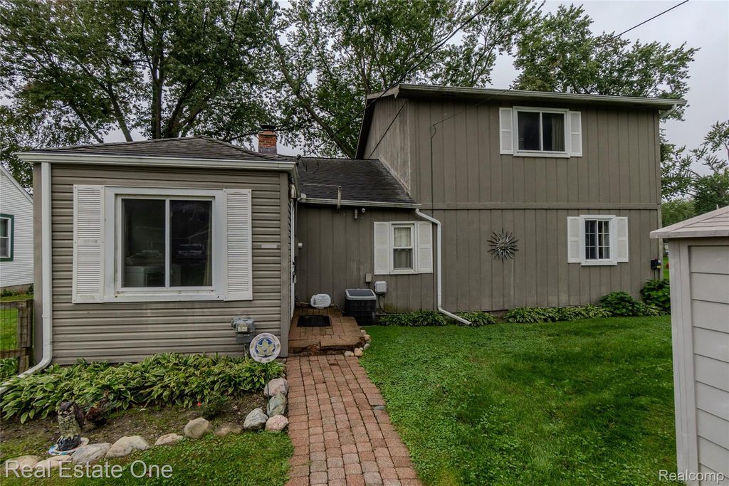 9393 Boncrest Street, Commerce charter township