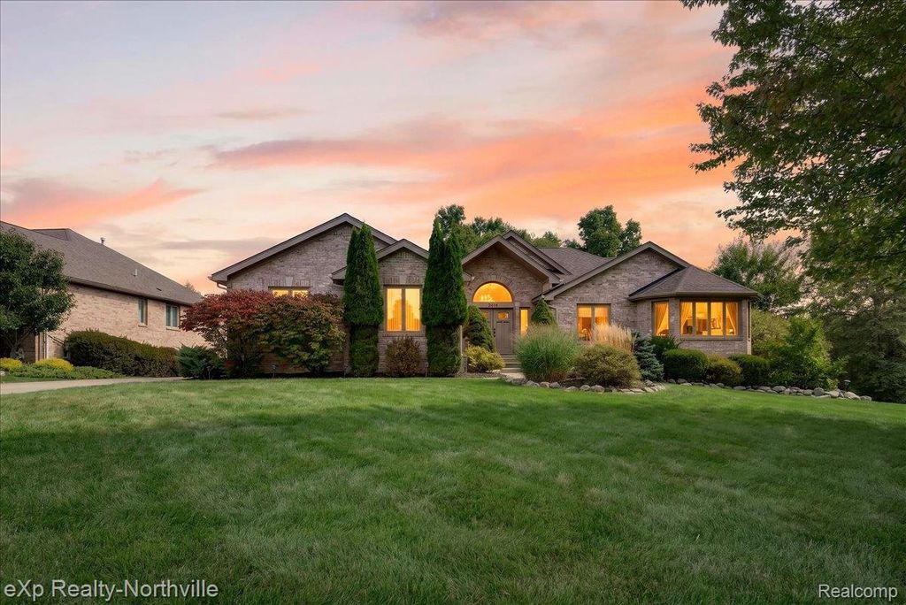 2016 Reagan Drive, Rochester Hills