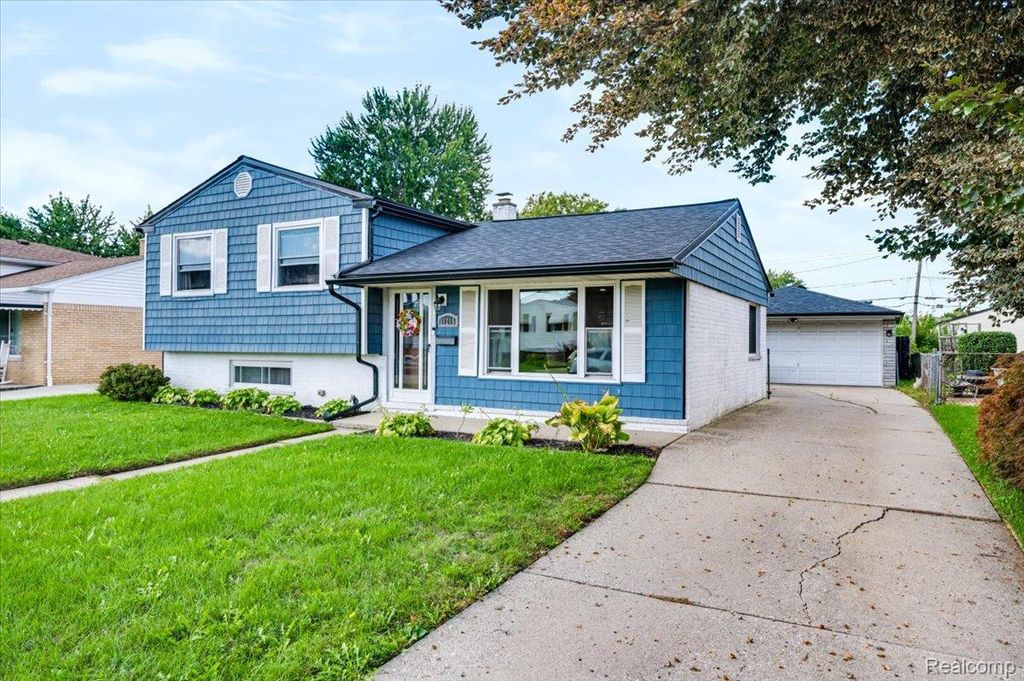 31215 Nelson Drive, Warren