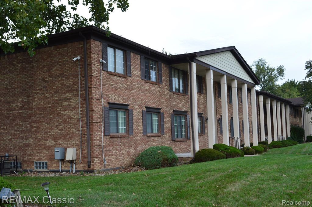 19711 E 8 Mile Road 69, St. Clair Shores
