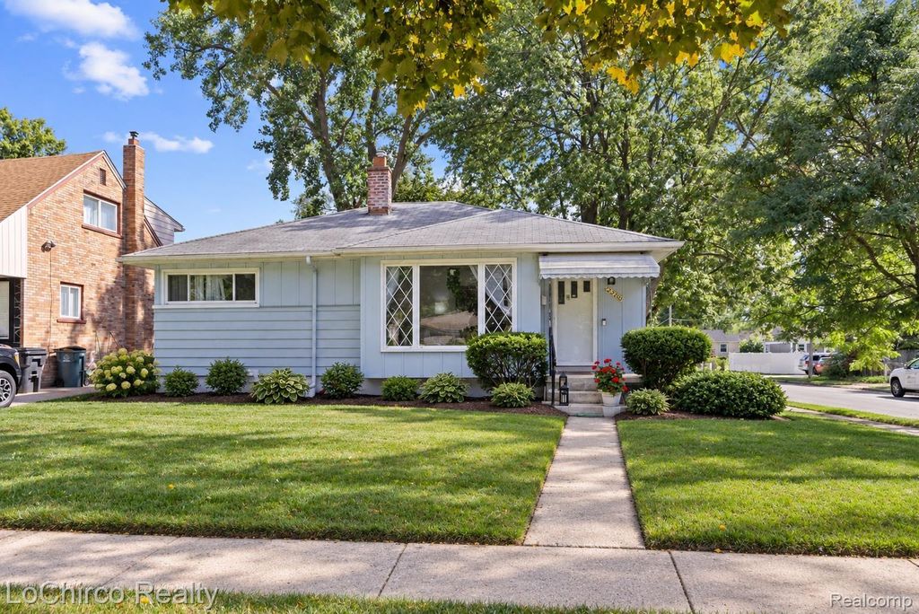 23400 Rensselaer Street, Oak Park