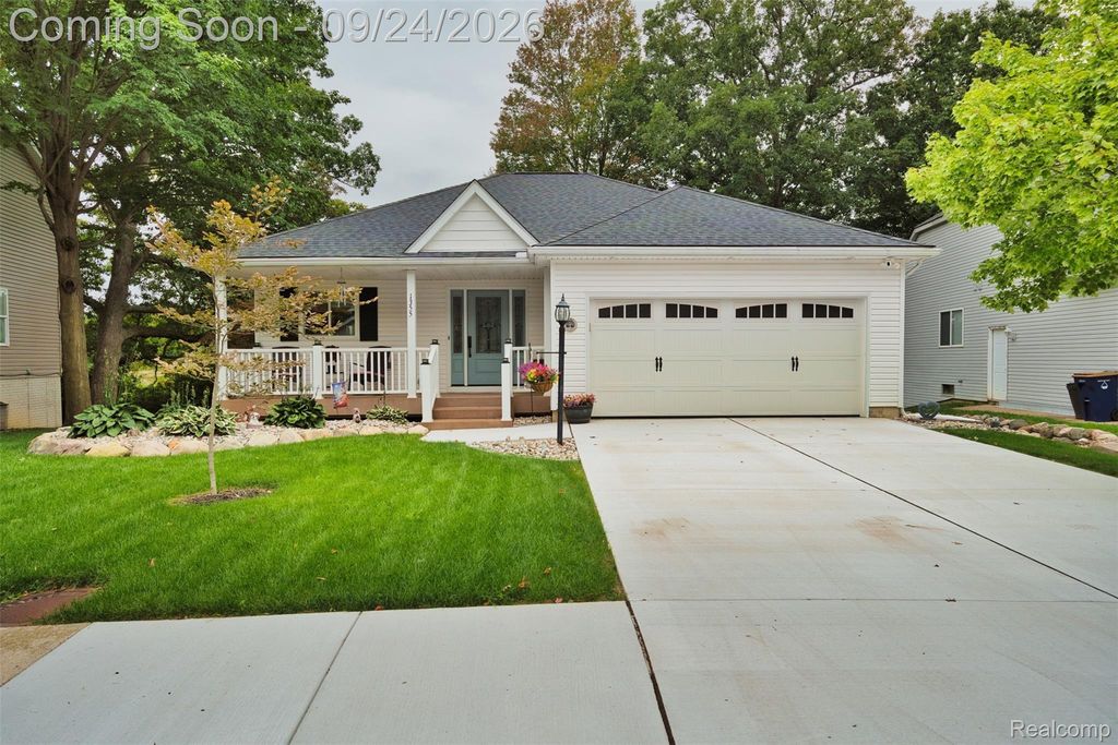 1355 Sherwood Forest Court, Waterford charter township