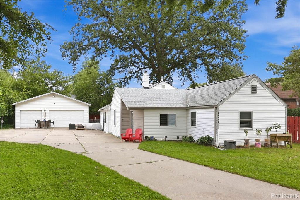 36530 Union Lake Road, Harrison Township