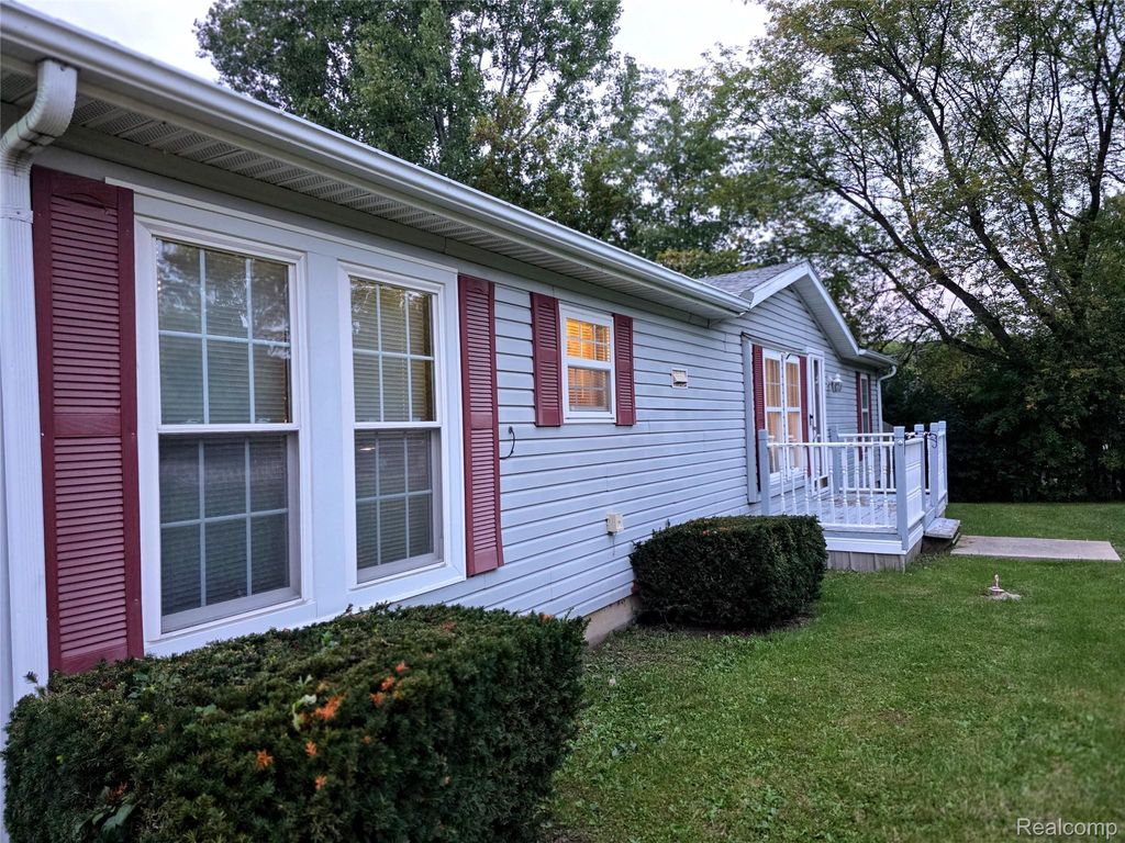 1370 S Graham Road, Flint