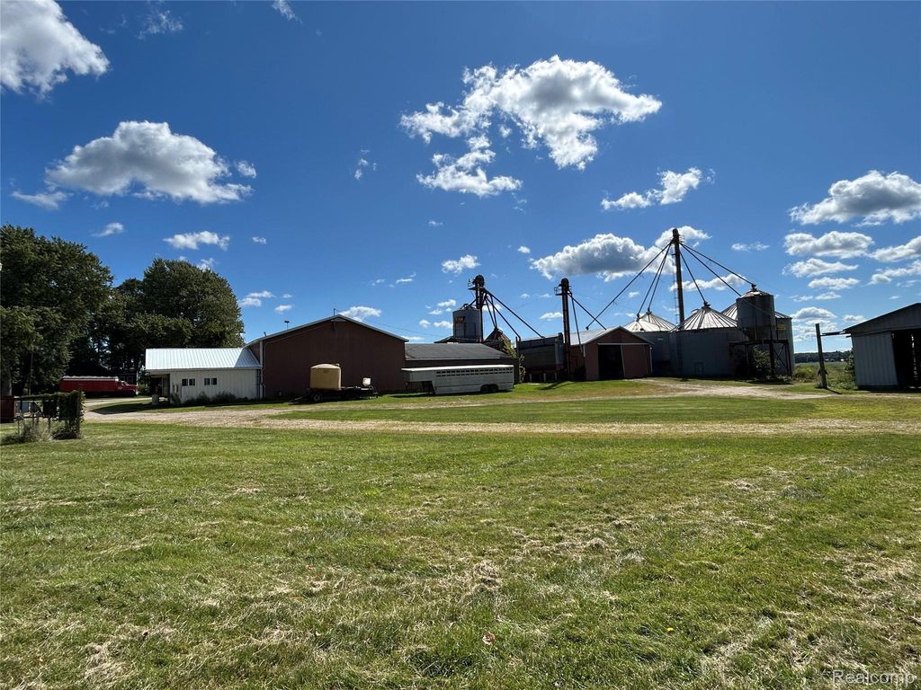 16465 Almont Road, Allenton