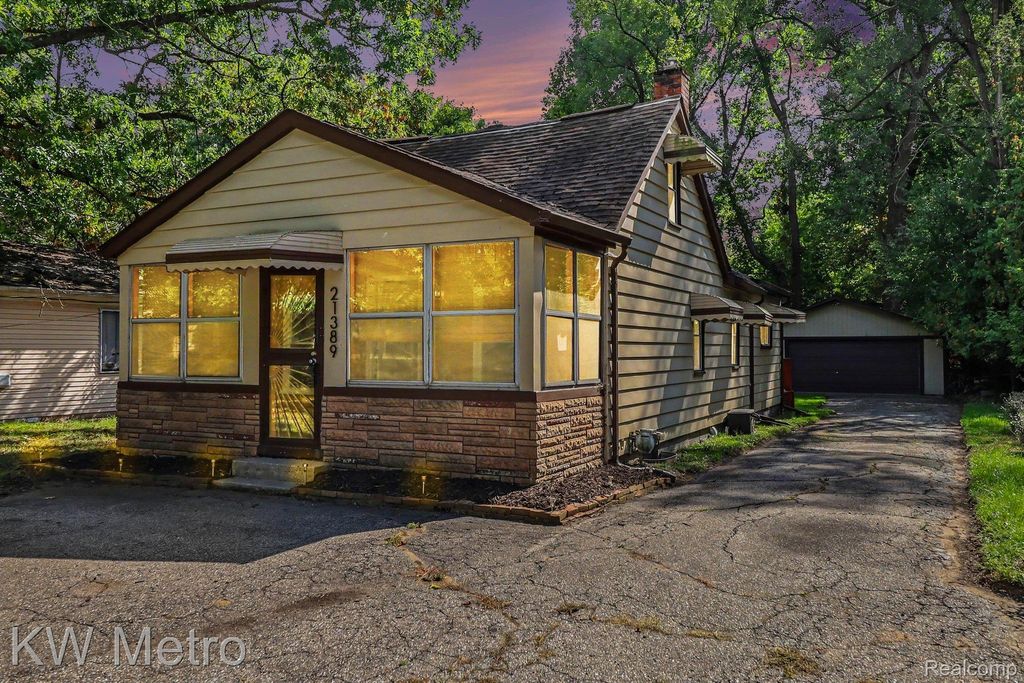 21389 Duns Scotus Street, Southfield