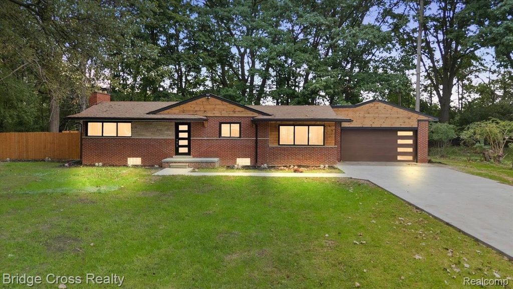 25240 Muerland Road, Southfield