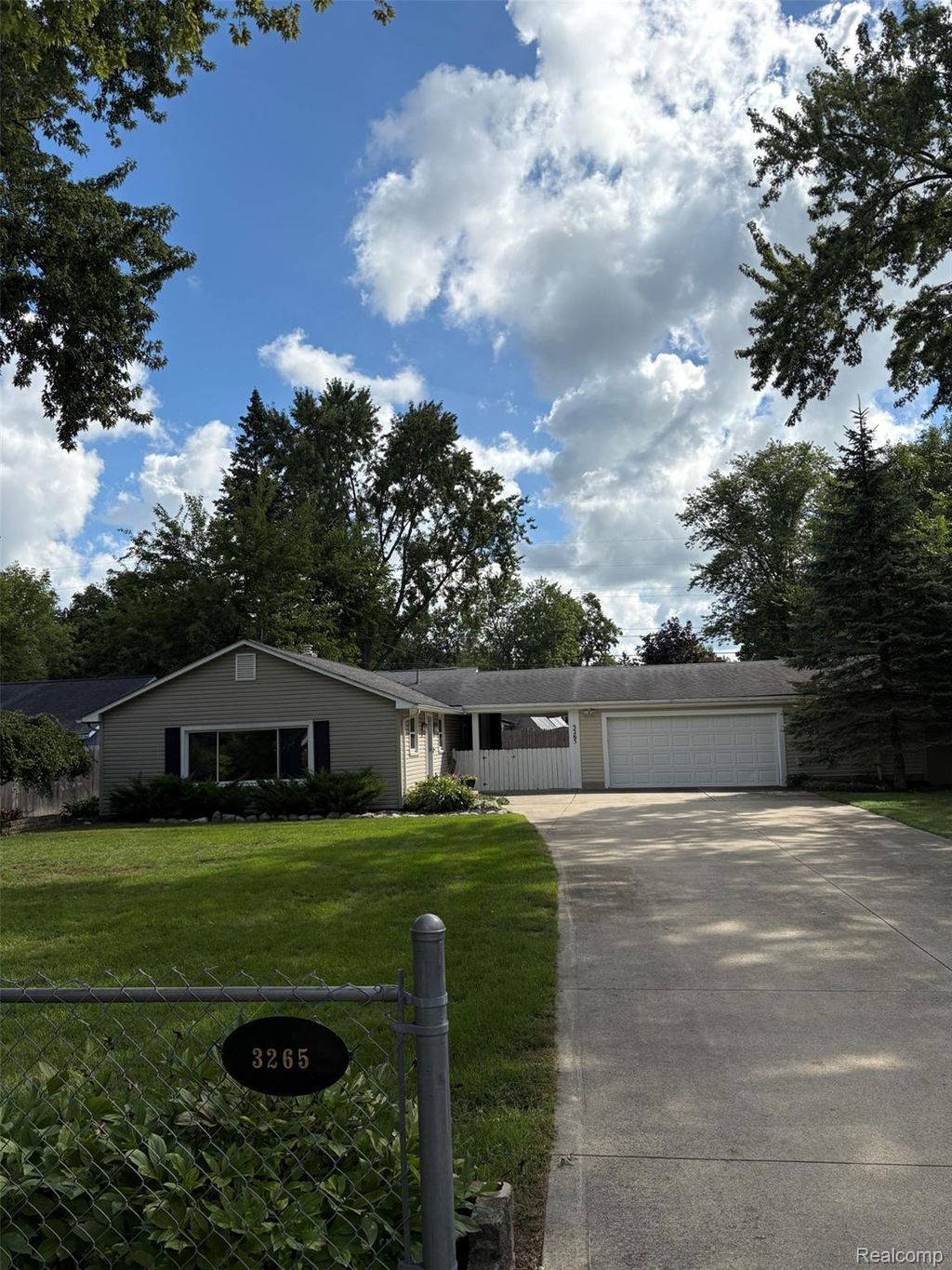 3265 Chambourne Street, Commerce charter township