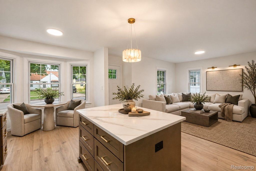 1035 N Vermont Avenue, Royal Oak