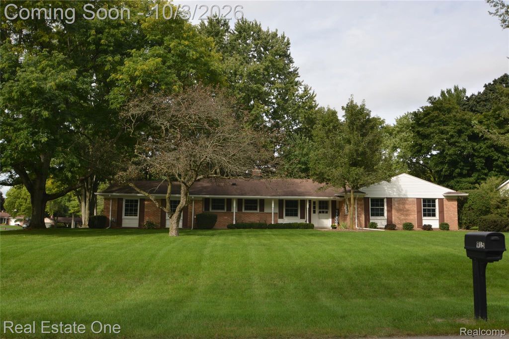 915 Ironstone Drive, Rochester Hills