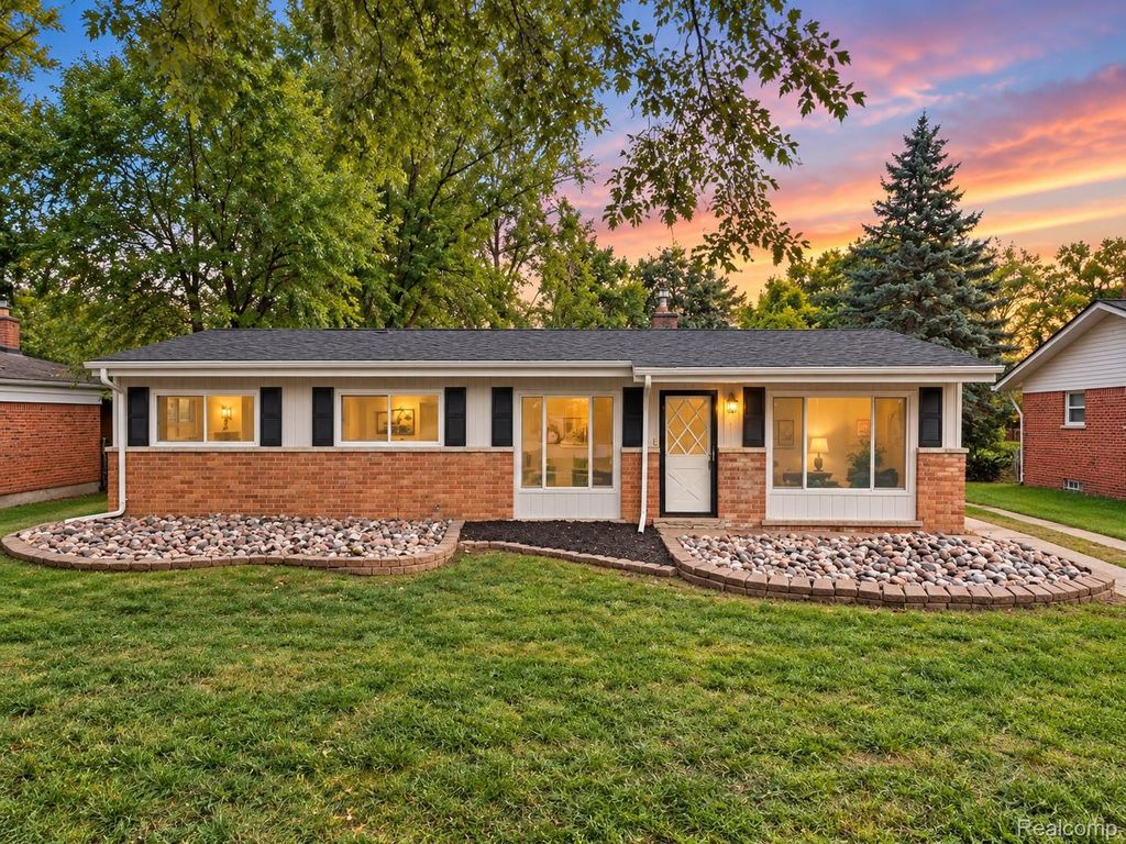 8961 Clinton River Road, Sterling Heights