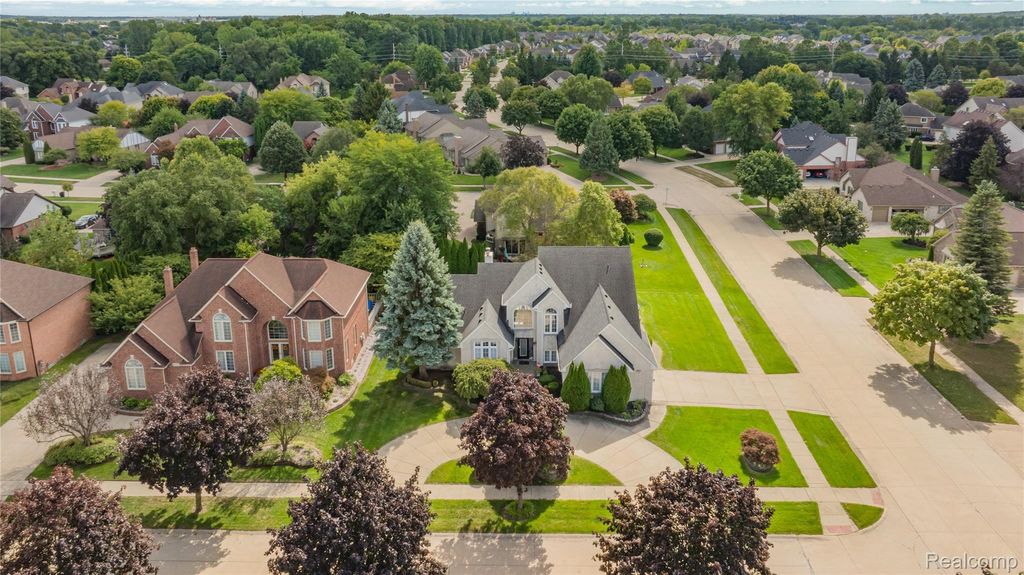 4830 Homestead Drive, Sterling Heights