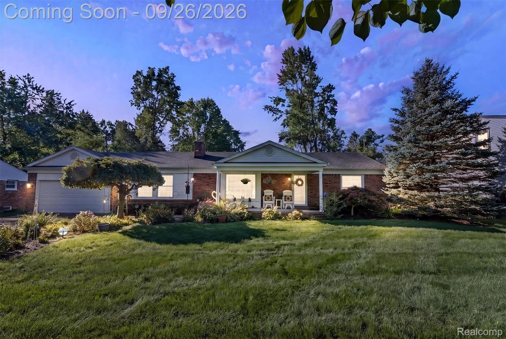 411 Maplehill Road, Rochester Hills