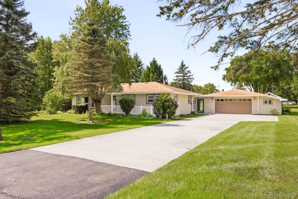 5276 S Hillcrest Drive, North Street