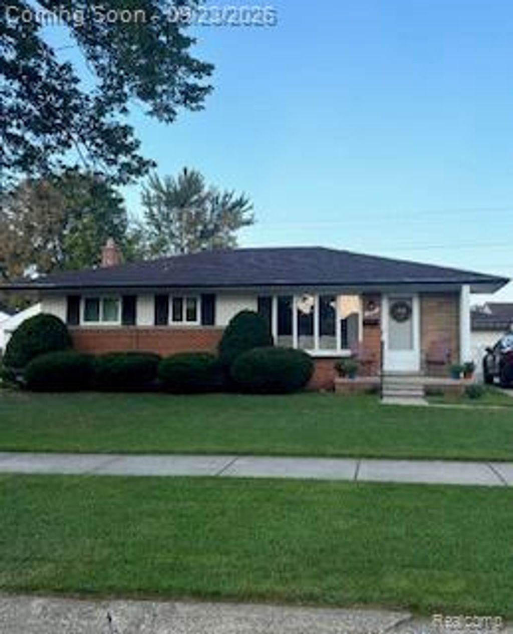 32901 Grinsell Drive, Warren
