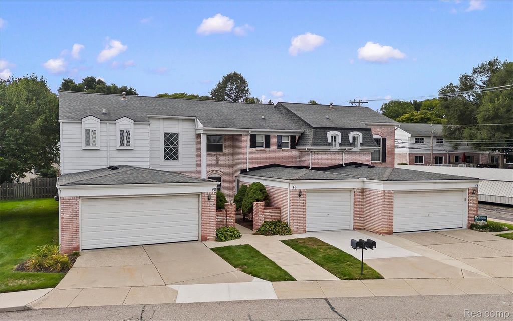 46 Stratford Lane, Rochester Hills
