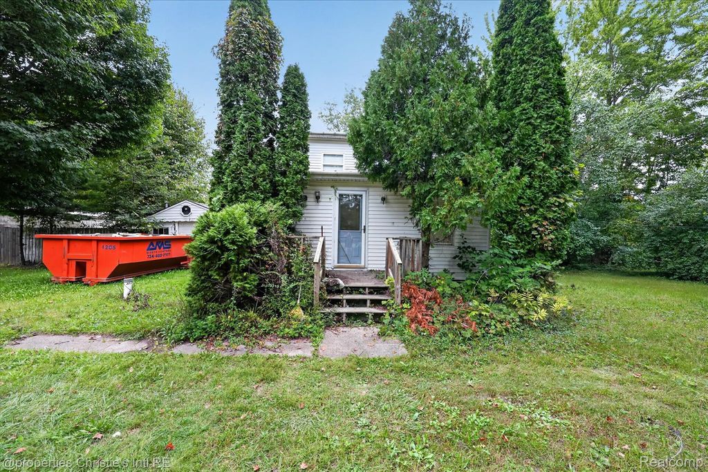 8320 Mckean Road, Willis