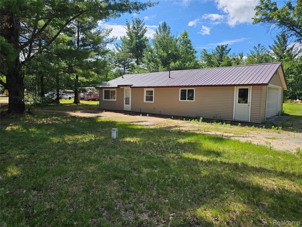 1590 Michael Drive, Alger