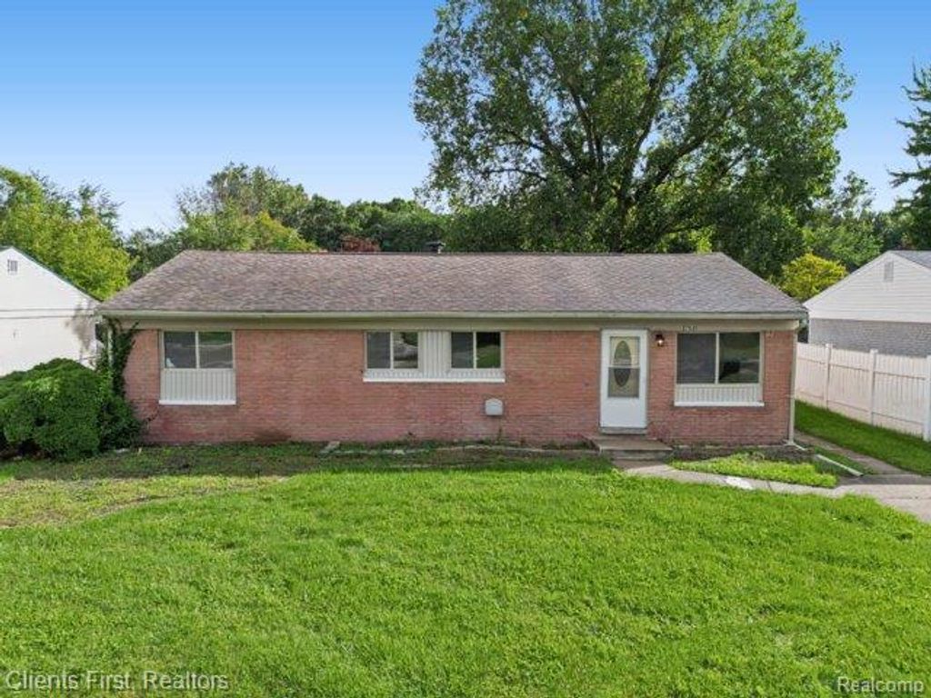 27031 S Leroy Street E, Taylor