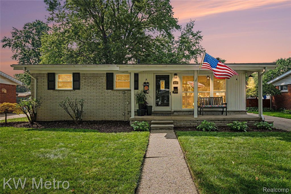 637 Kenyon Drive, Troy