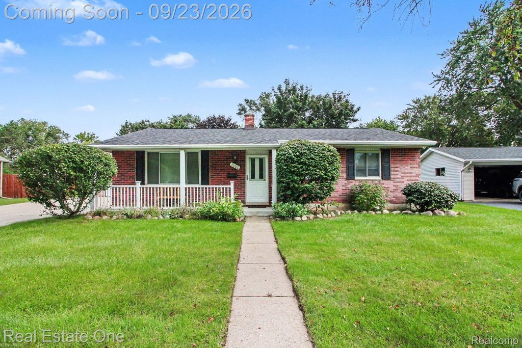 3602 Percy King Road, Waterford charter township