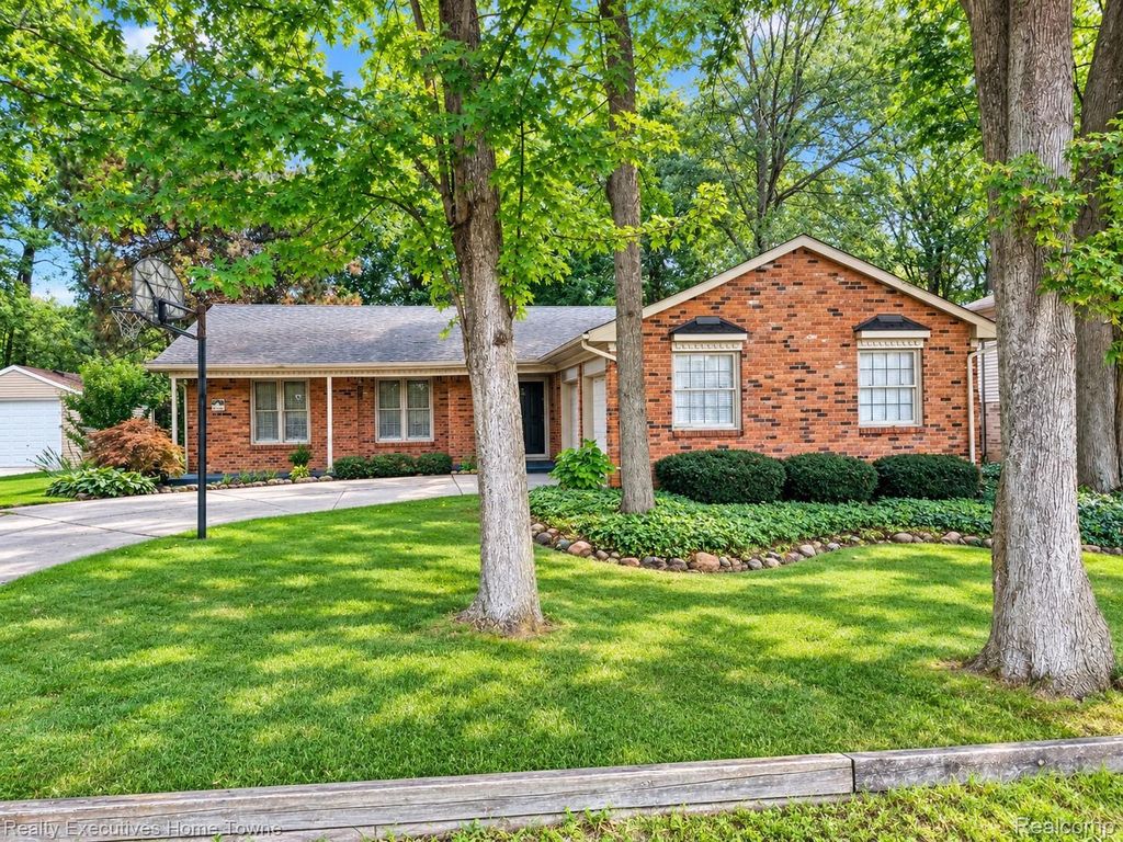 27161 Ponchartrain Street, Harrison Township