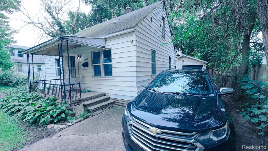 1950 Michael Avenue, Warren