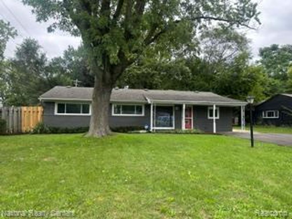 2546 Lafay Drive N Lafay Drive, West Bloomfield