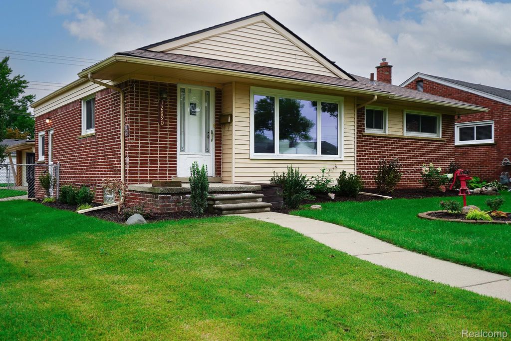 12890 Hemingway, Redford