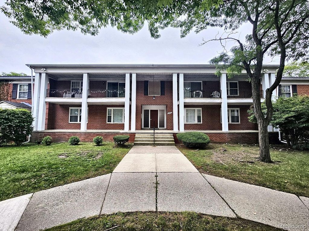 27718 W Echo Valley 216, Farmington Hills