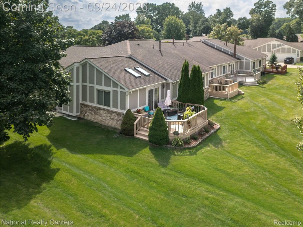 42186 Blossom Lane 40, Clinton Twp