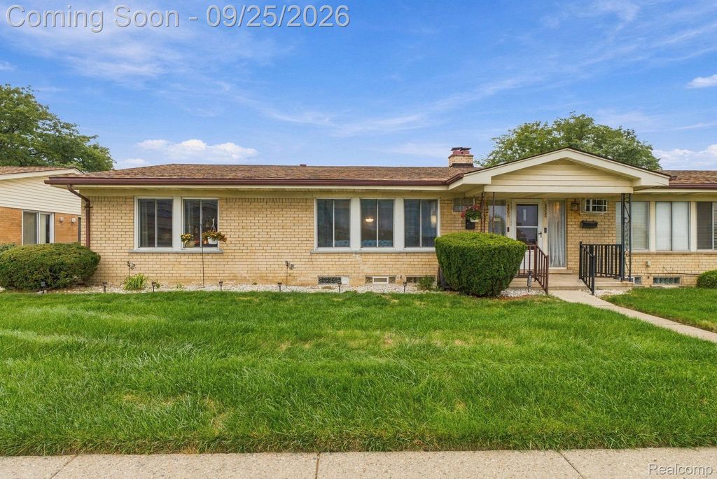 19301 E 13 Mile Road 38, Roseville