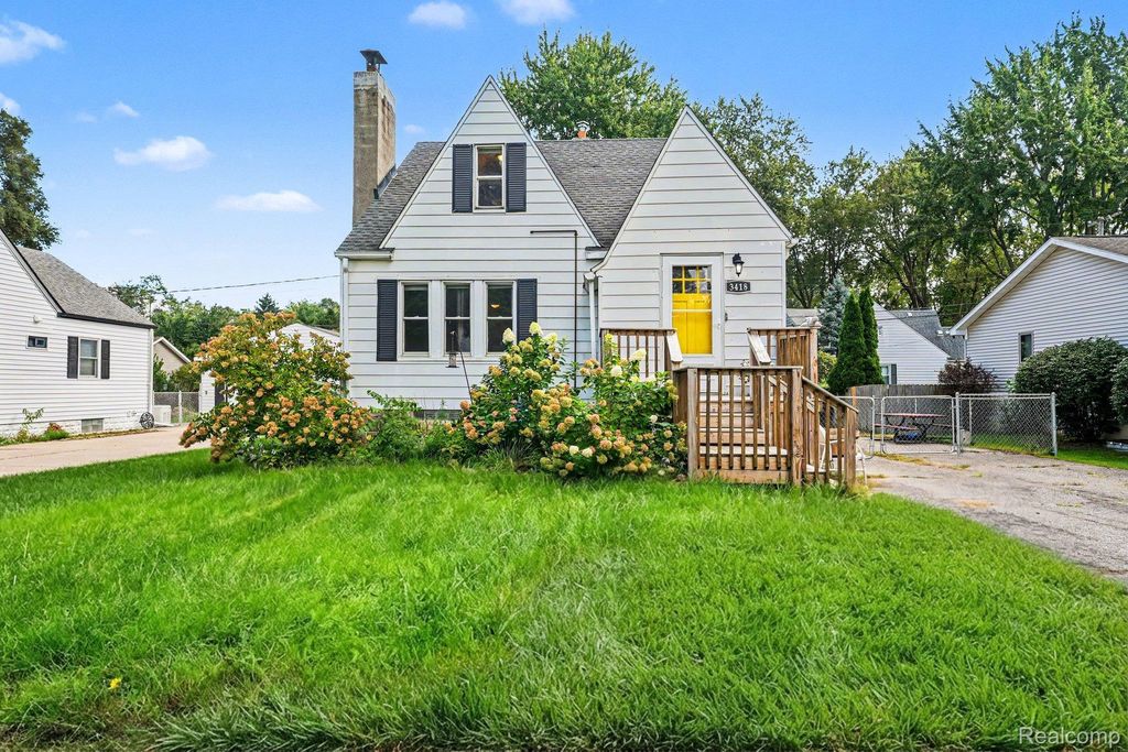 3418 Seebaldt Avenue, Waterford charter township