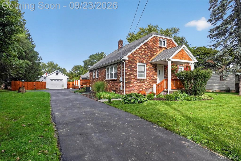 2311 N Genesee Road, Burton