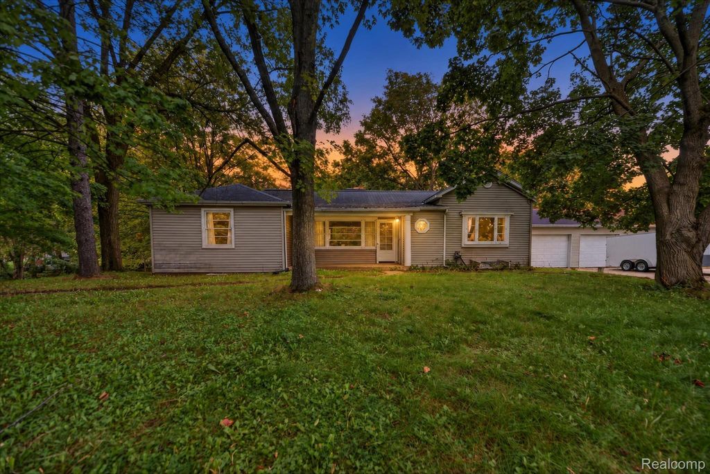 1730 Haslett Road, Haslett