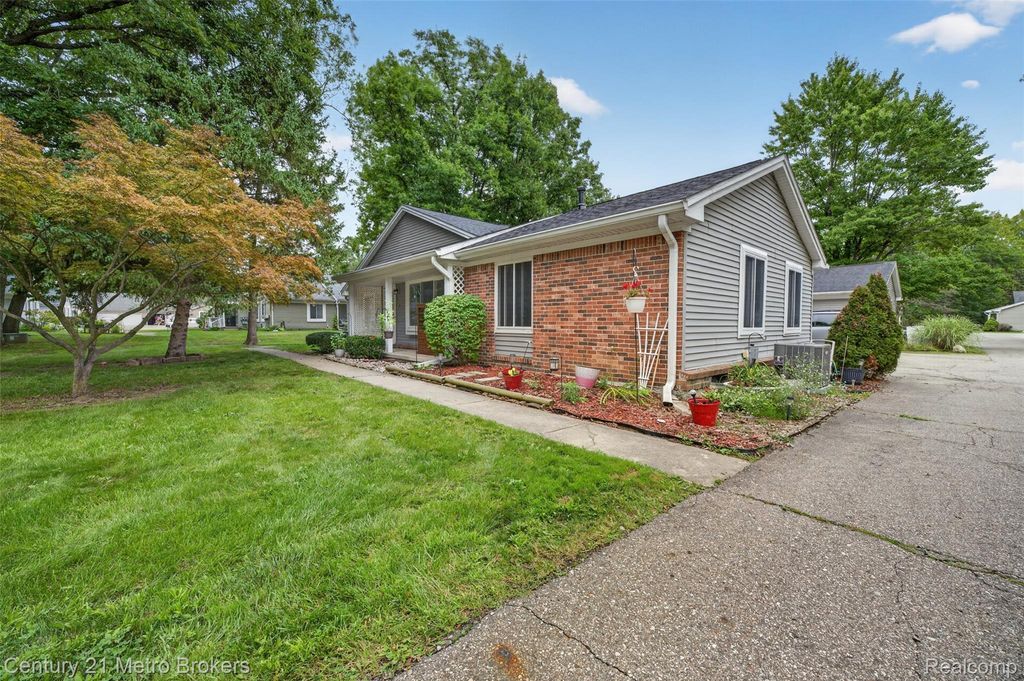 1312 Leisure Drive, Flint