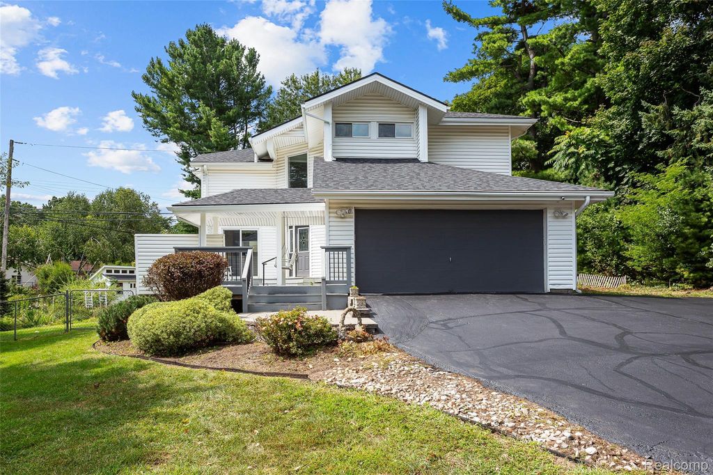 6552 Orion Road, Rochester Hills