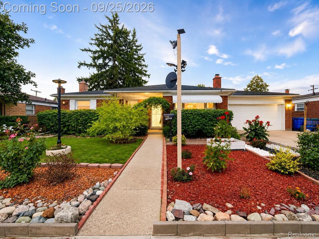 12319 E 11 Mile Road, Warren