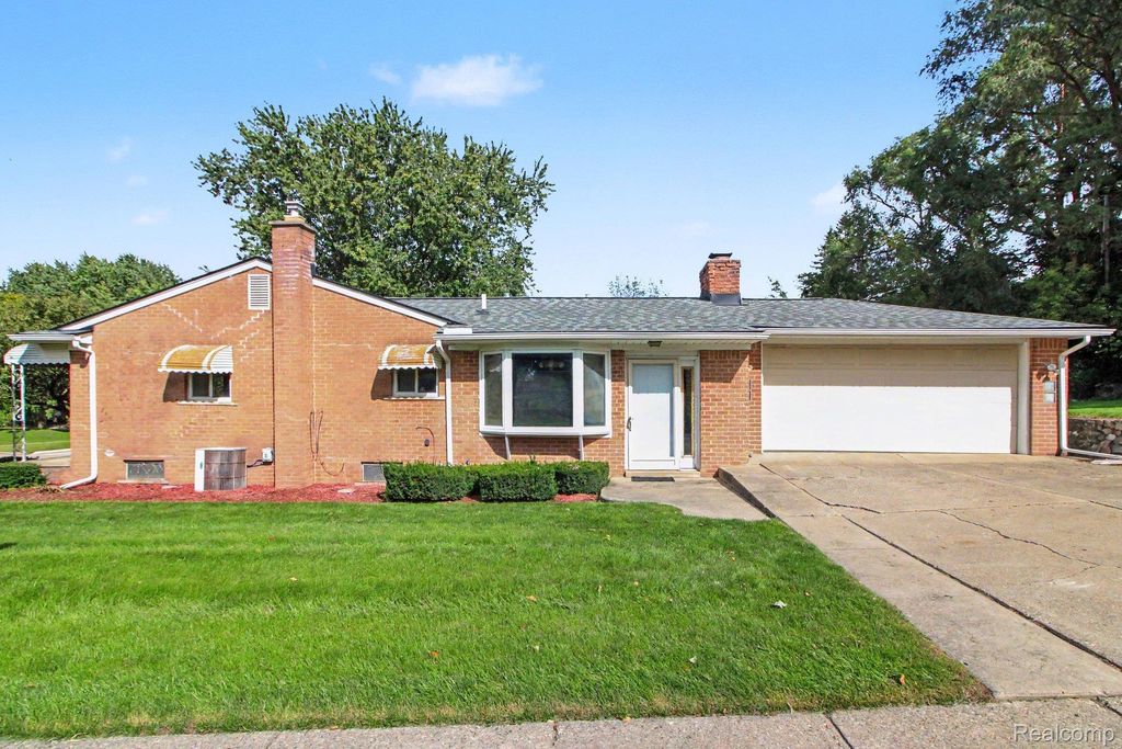 1085 Queen Court, Milford