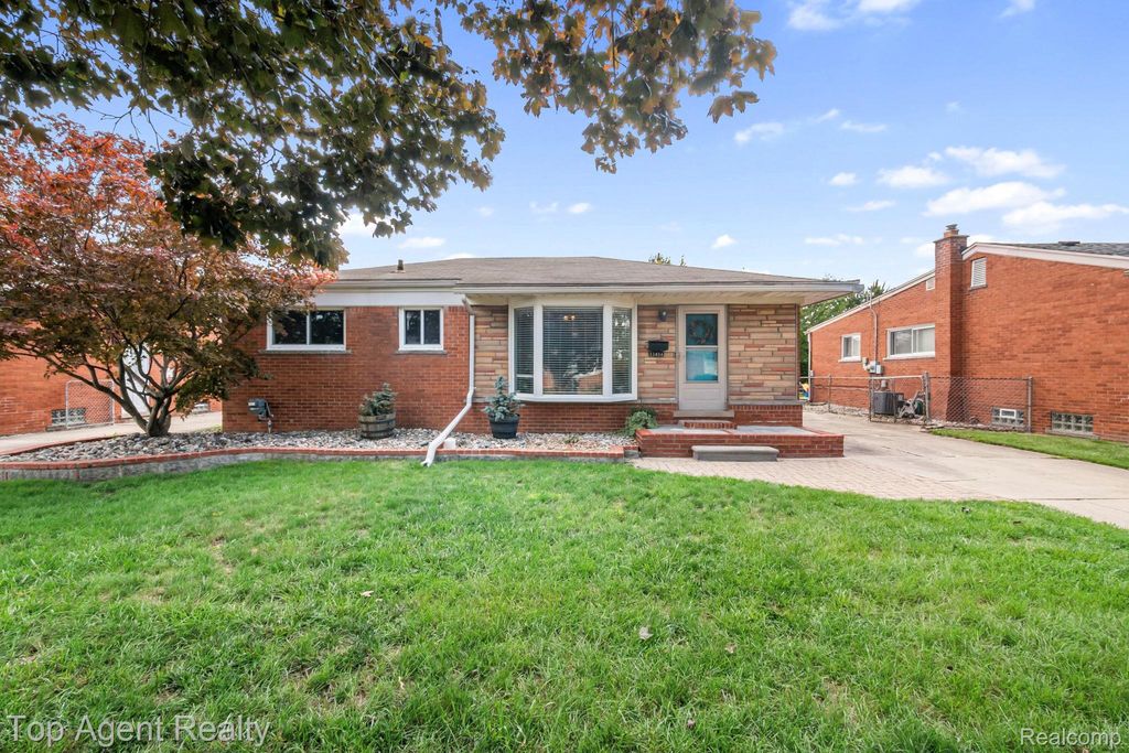 11854 Hovey Street, Warren
