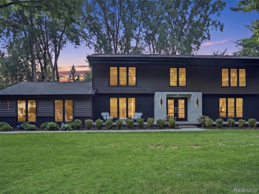 766 Woodchester Drive, Bloomfield Hills