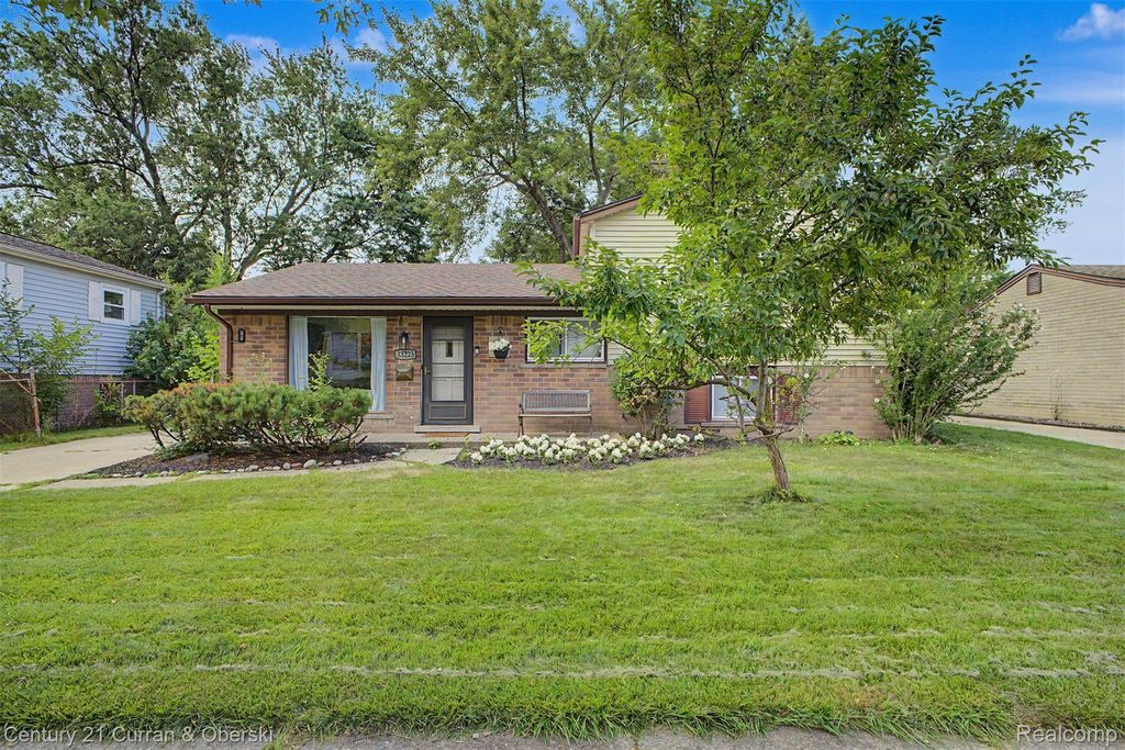 33223 Lynx Street, Westland