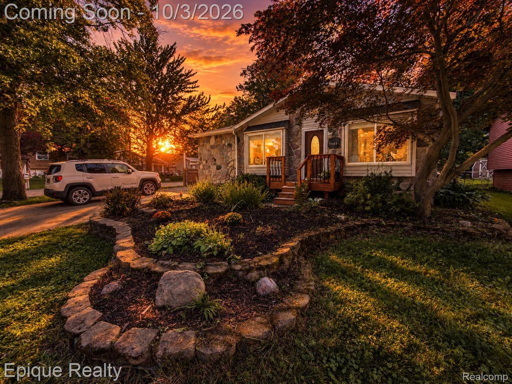 1153 Bangor Road, Waterford charter township