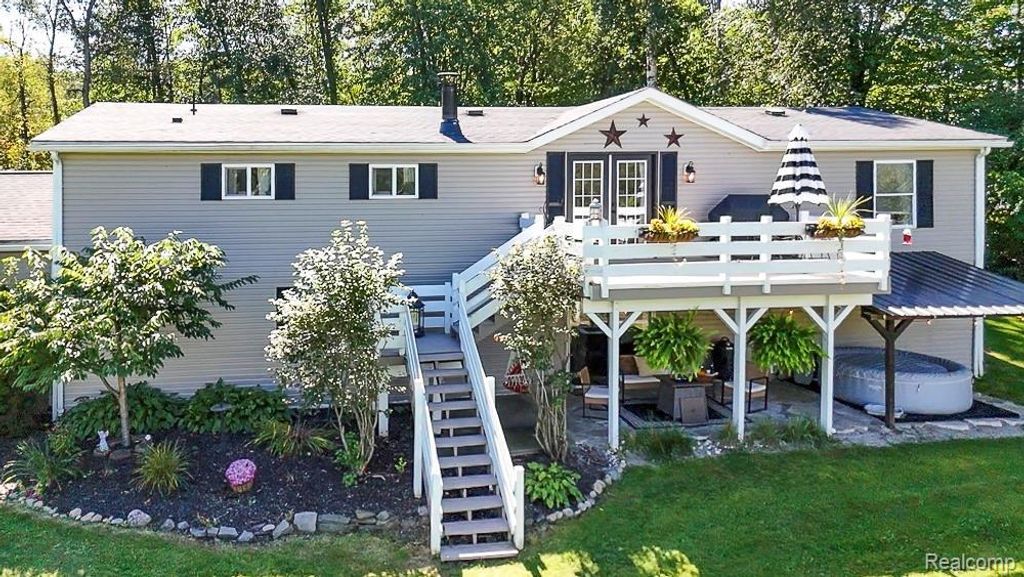 715 W Glass Road, Ortonville
