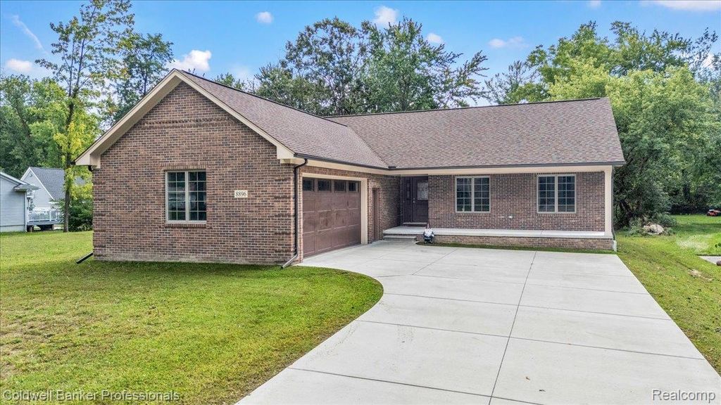 8896 Pacton Drive, Shelby Twp
