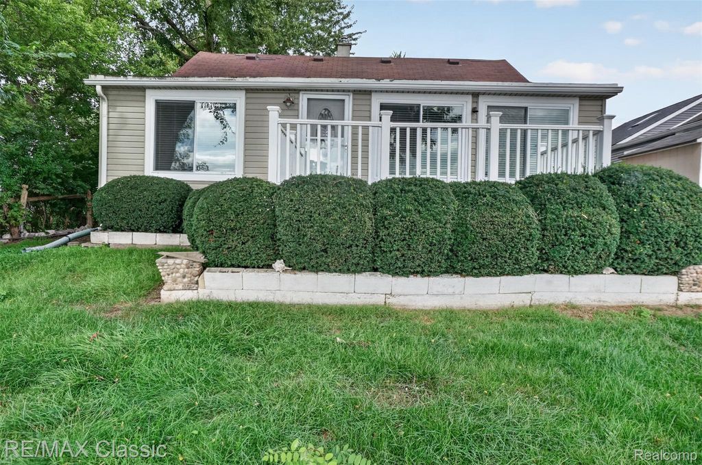 9385 Mandon Road, White Lake