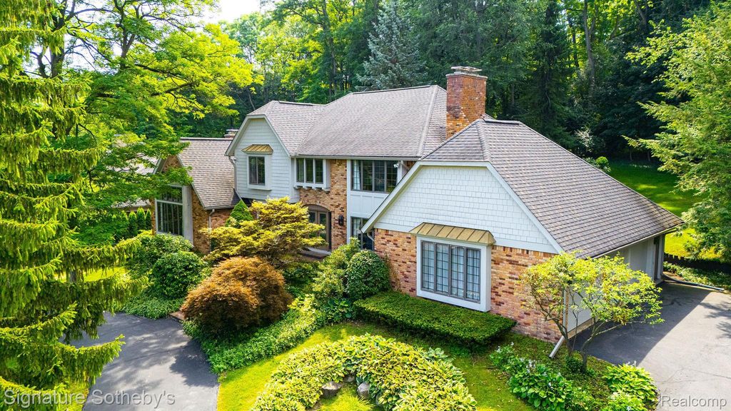251 Woodwind Drive, Bloomfield Hills