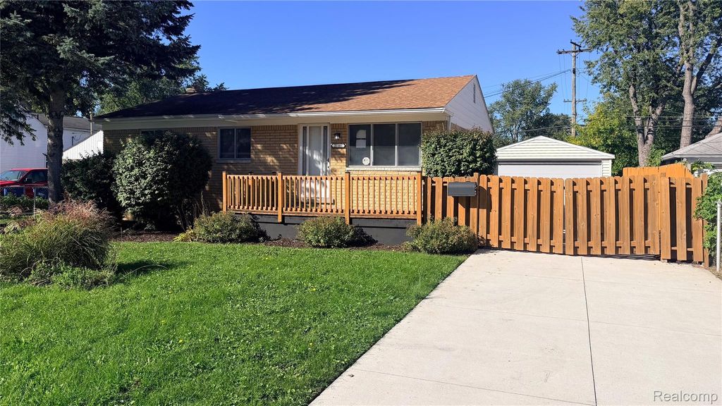 22293 Columbus Avenue, Warren